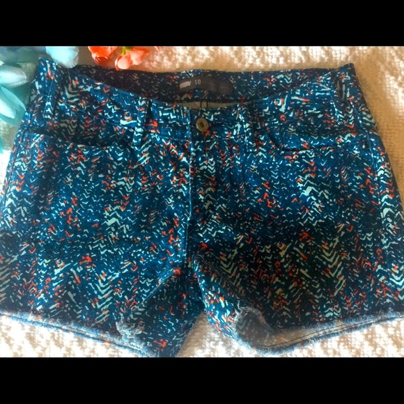 LEVI’S  Chevron Print Shorts - Picture 2 of 6